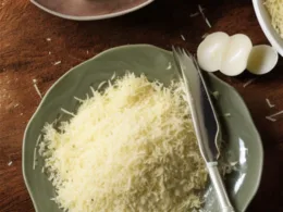 Jak zrobić tarty chrzan z gotowanymi jajkami